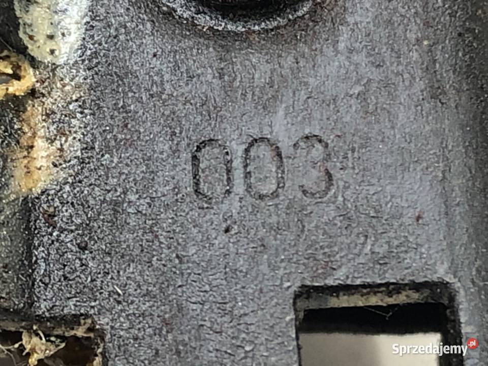 ZAMEK MASKI MERCEDES C208 SportowyCoupe 9703