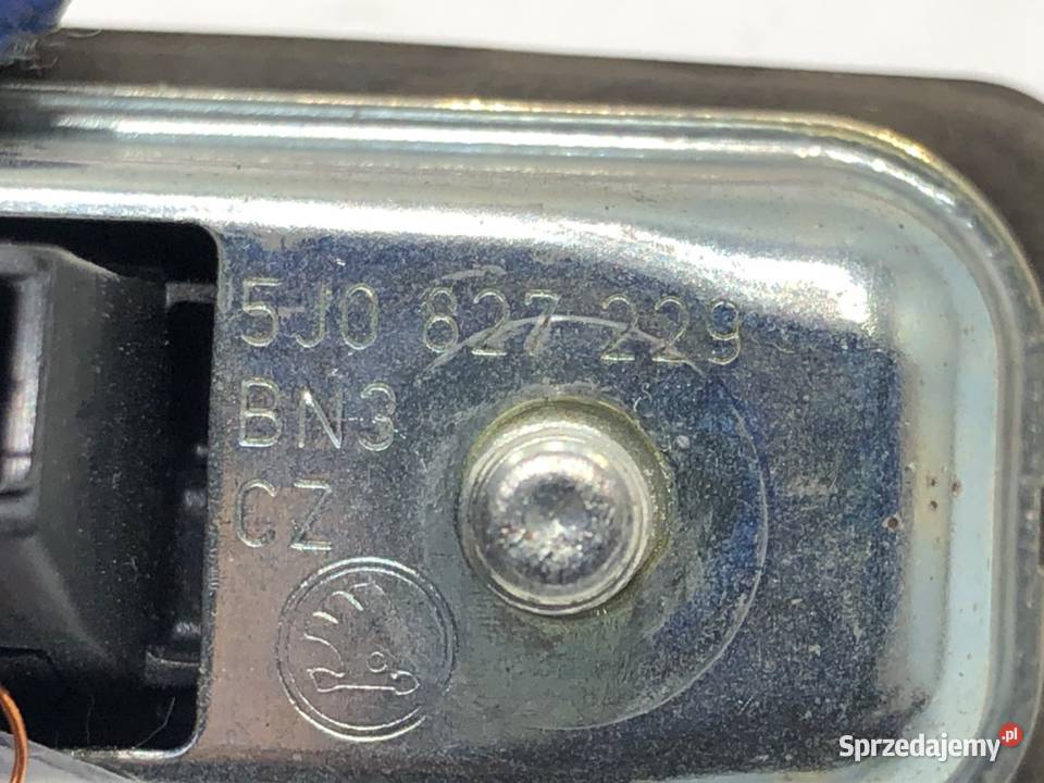 KLAMKA KLAPY TYŁ SKODA ROOMSTER 5J0827229