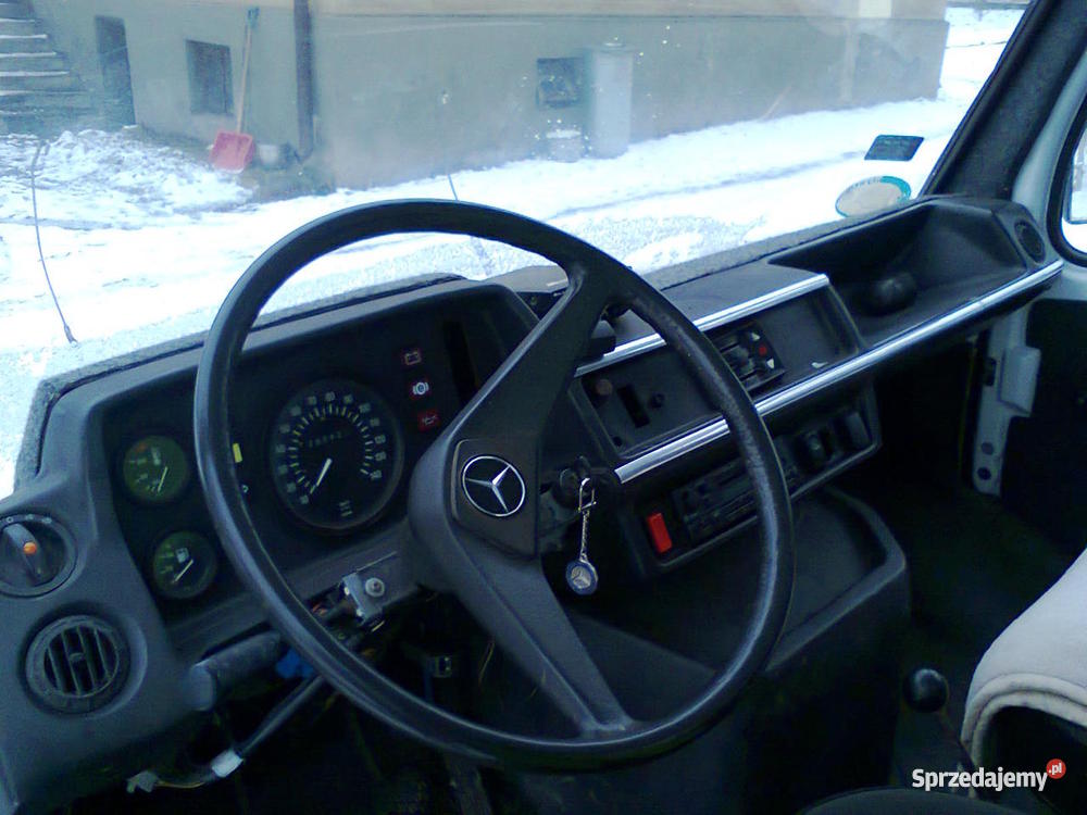 Mercedes 208d kaczka AUTOLAWETA DROGOWA LAWETA