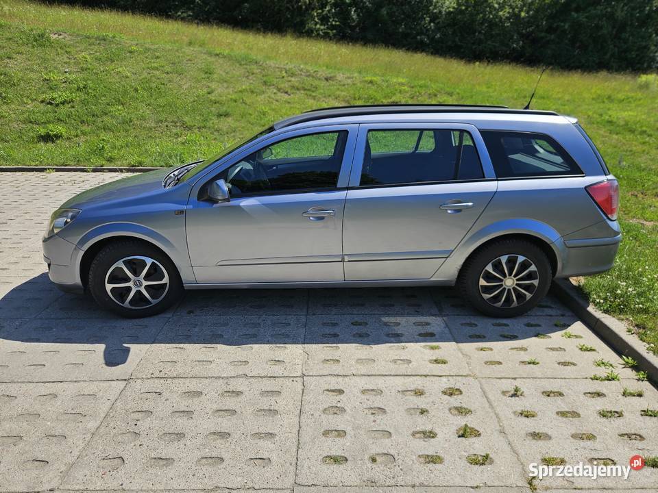 Opel Astra kombi przestronne i funkcjonalne auto 260000km sprzedam