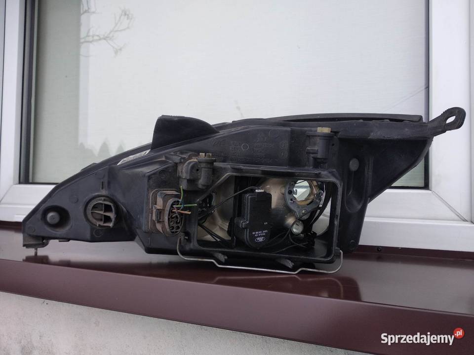 Ford Focus MK1 LIFT FL lampa przednia prawa