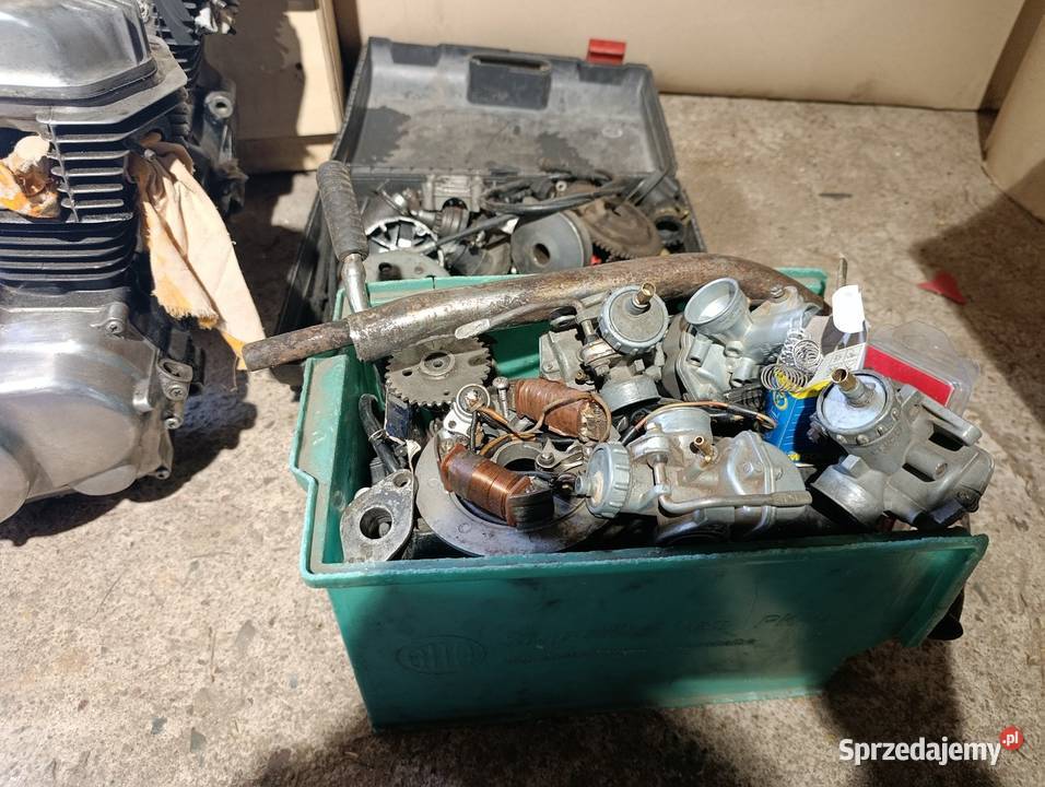 Honda cb50j plus dwa silniki i różne części niebieski