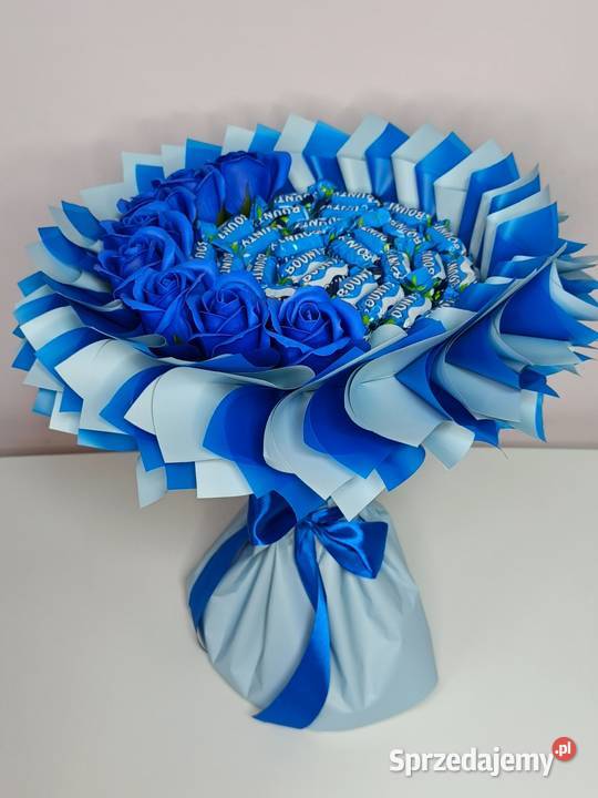 Bukiet jadalny niebieski bukiet Bounty róże Batoniki, wafelki Wrocław