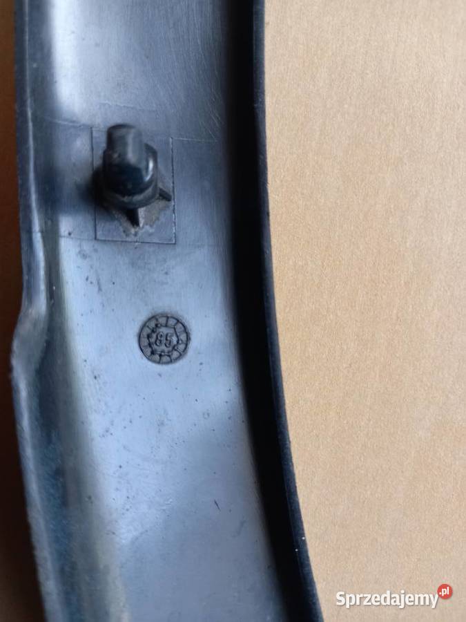 VW Golf II nakładka tylnego nadkola lewa osobowe wielkopolskie Bukownica