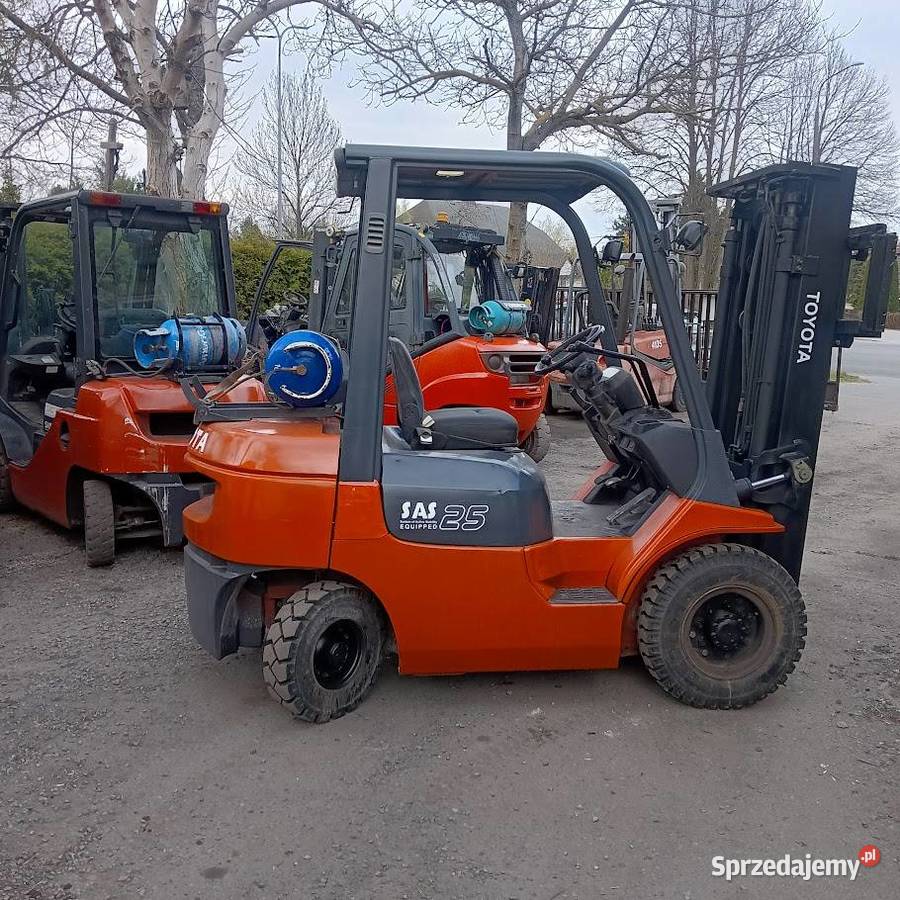Wózek widowy Toyota 7FGF25 2500 LPG Wózki widłowe Suchedniów