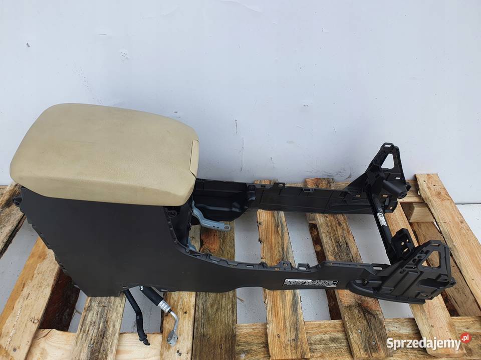 Toyota Land Cruiser 150 PODŁOKIETNIK Z LODÓWKĄ osobowe Rudka