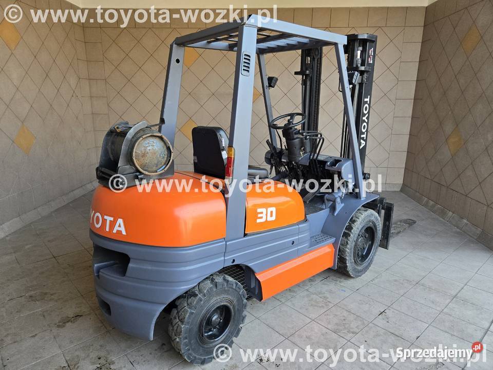 Wózek Widłowy TOYOTA 6FG30 przesuw boczny 3 TONY gaz