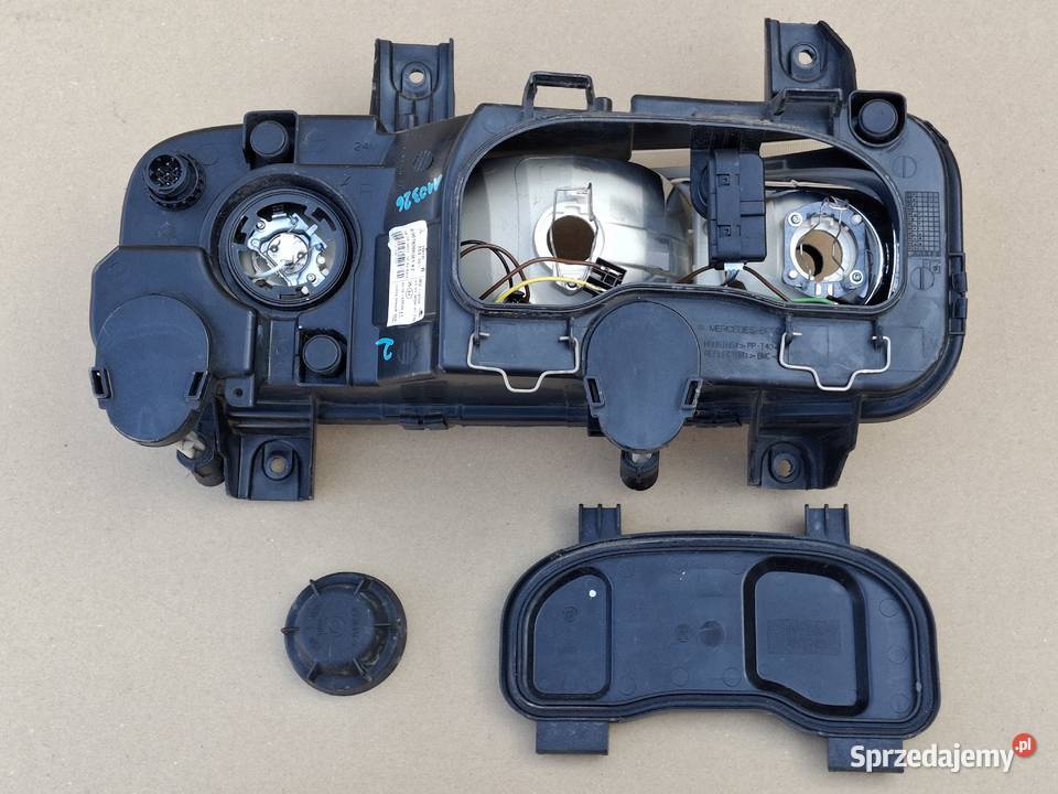 MERCEDES ATEGO REFLEKTOR PRAWY ORYGINALNY LAMPA