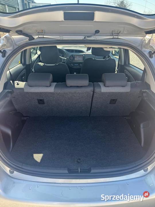 Toyota Yaris 15 Hybryda Comfort 75 2016r Nisko