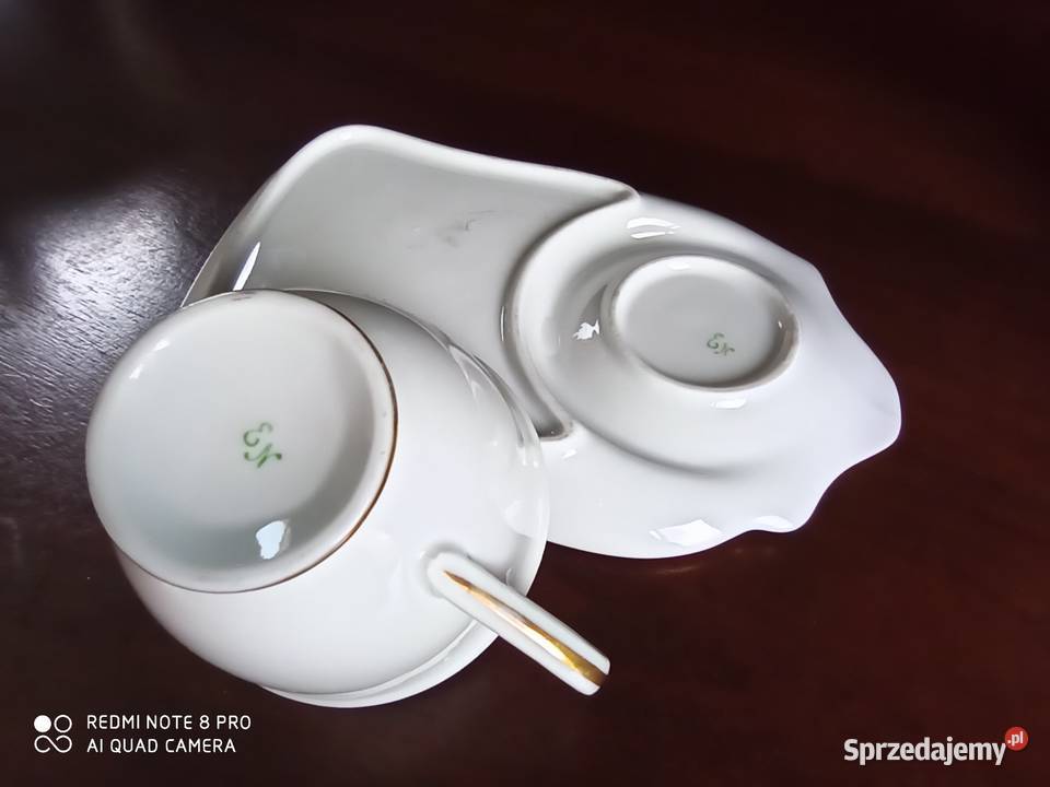 Filiżanka z gałązką głogu Na spodku talerzyku Gdańsk