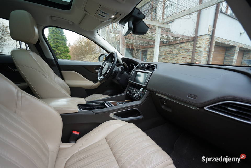 Jaguar FPace 2016 z salonu polskiego uszkodzony automatyczna Warszawa
