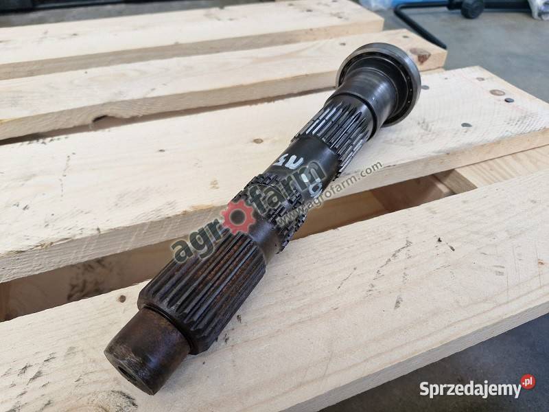 Wałek Massey Ferguson 8110 8150 8210 8240 Byków sprzedam