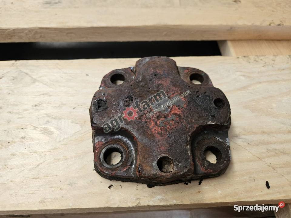 Pokrywa sworznia FWD Massey Ferguson 8110 8260 dolnośląskie Byków sprzedam