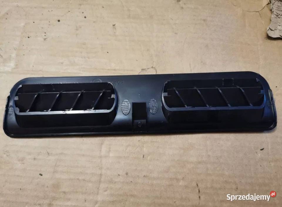 Kratka nawiewu na nogi pod siedzenie BMW E34 Kratki nawiewu Żory