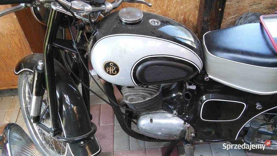 Malowanie szparunków na motocyklach Motoryzacja Kłomnice