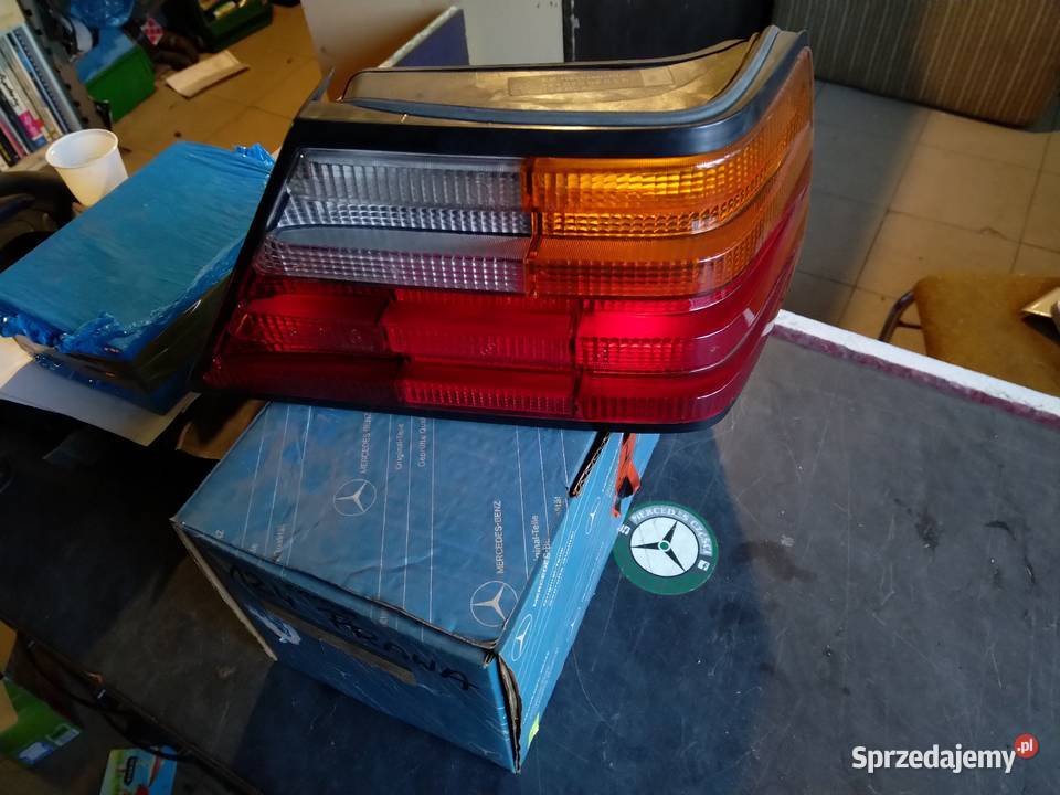 Mercedes W124 tylna prawa oryginalna lampa Przeźmierowo sprzedam
