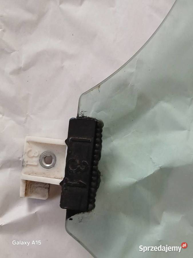 Toyota IQ szyba przednia boczna