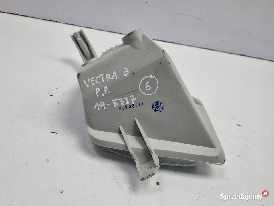 Opel Vectra B LIFT HALOGEN PRAWY PRZÓD przedni osobowe Janów