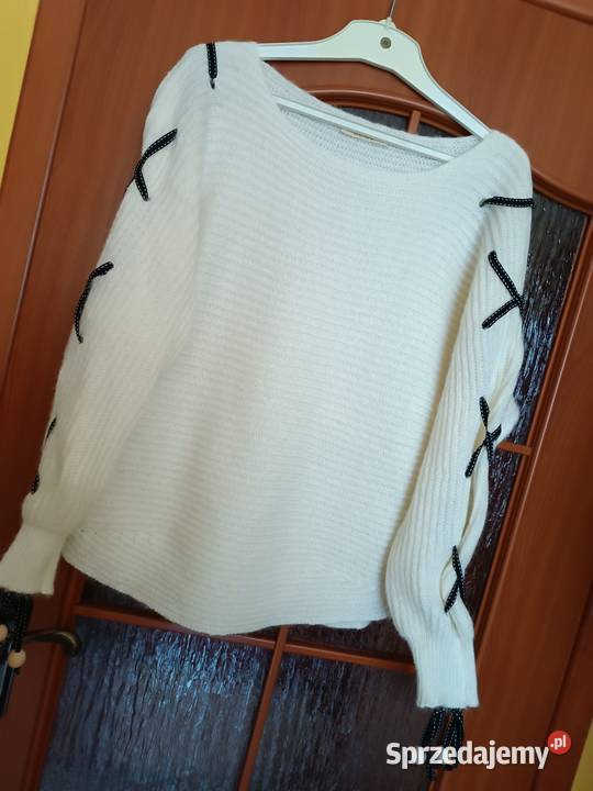 Sweterek biały z ozdobnym wiązaniem na rękawach Cieszyn