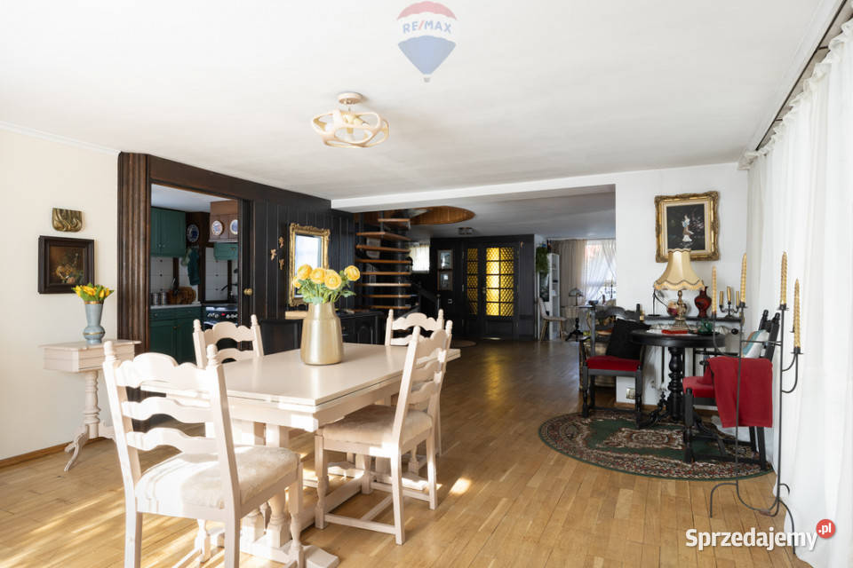 Wyjątkowy dom z antresolą w Puszczykowie Puszczykowo