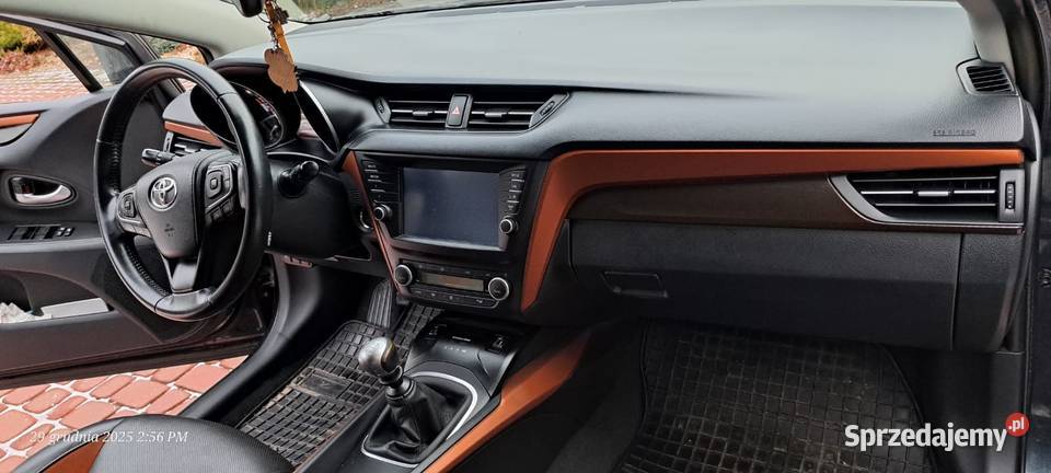 Toyota avensis 2015 uszkodzony