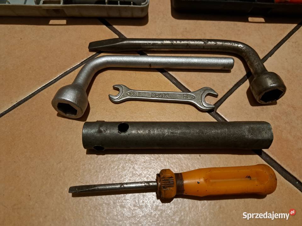 Skrzynka z kluczami Fiat 126p125p Leszno sprzedam