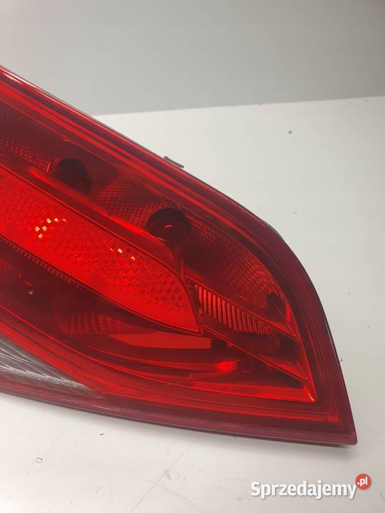 LAMPA LEWY TYŁ W KLAPE AUDI A4 B8 SEDAN Przystajń