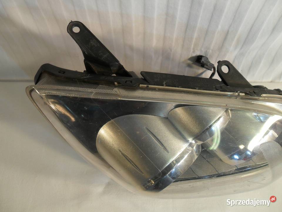 LAMPA PRAWY PRZÓD REFLEKTOR XENON EU TOYOTA Nowy Tomyśl