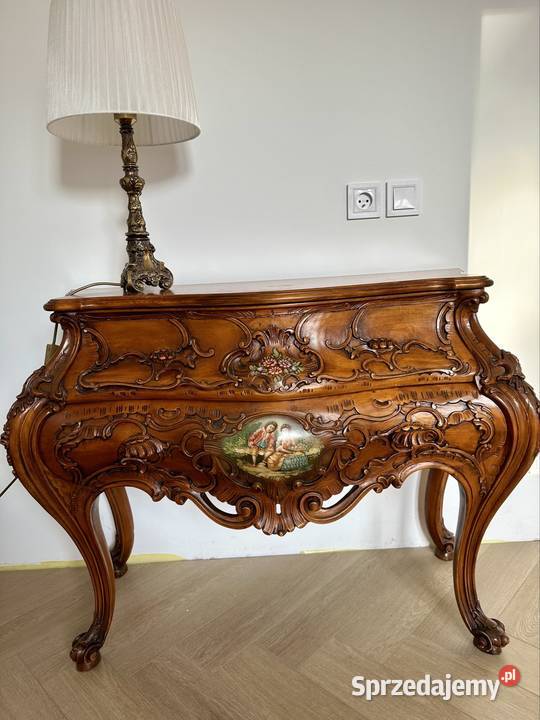 Komoda ręcznie rzeźbiona