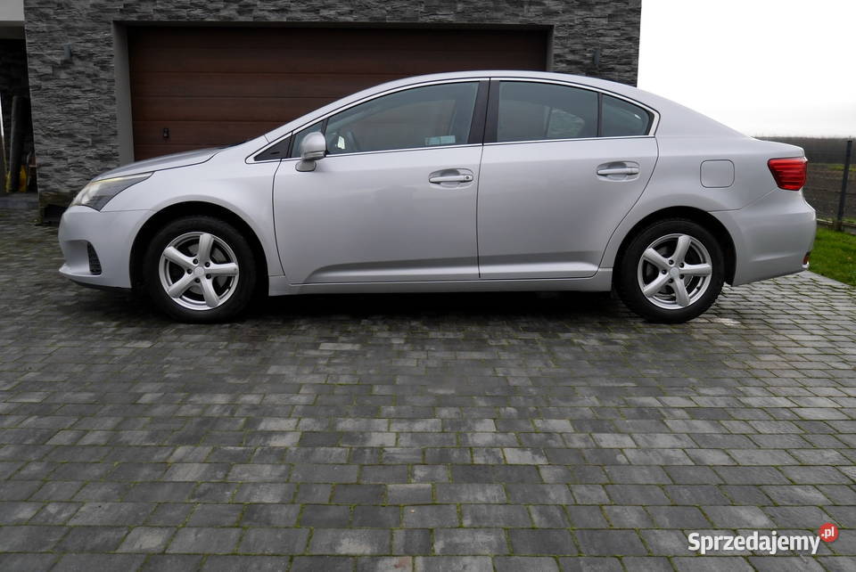 Toyota Avensis 2012 Polski salon 16 benzyna lakier metallic Słomniki