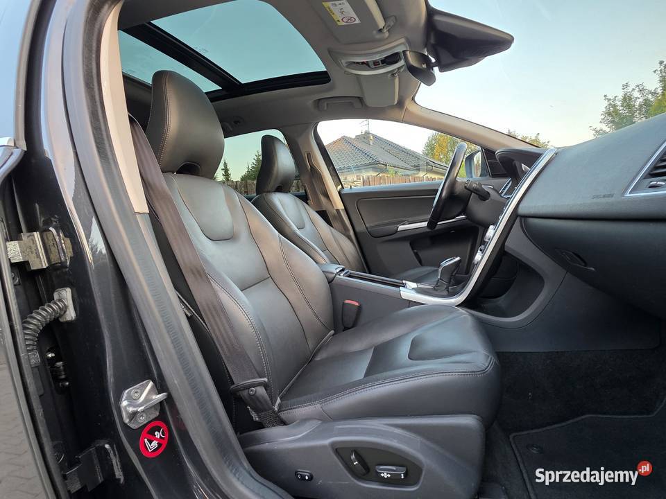 Volvo xc60 24D5 4x4automat opłacony Szwajcar światła przeciwmgielne Lublin