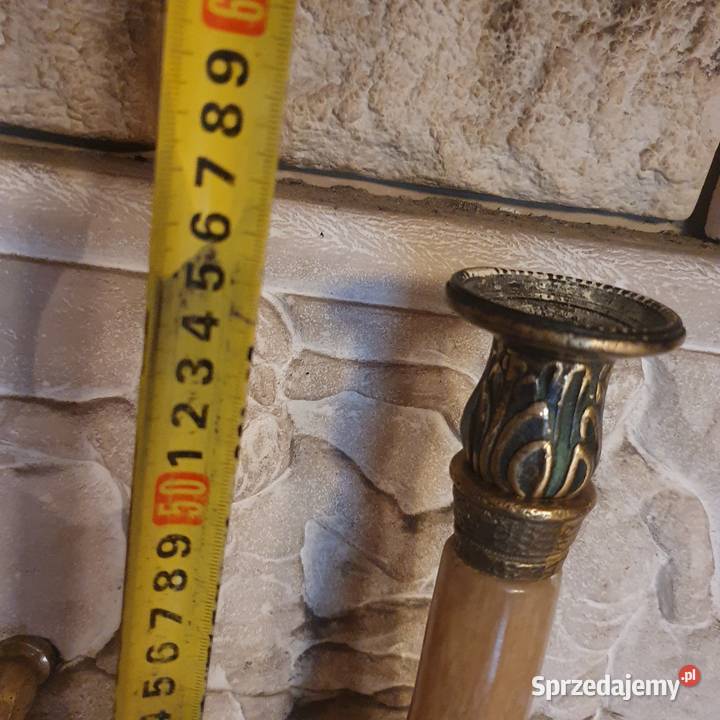 Duża kamienna podstawa do lampy naftowej z