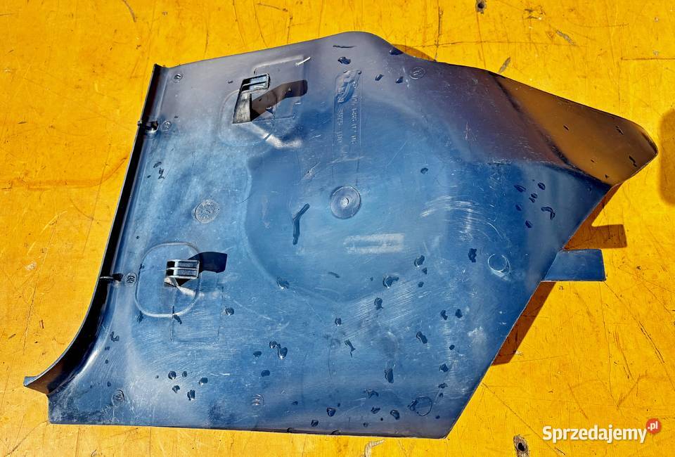 MERCEDES W124 TRÓJKĄT OSŁONA 1246880206 PRAWA osobowe Radom
