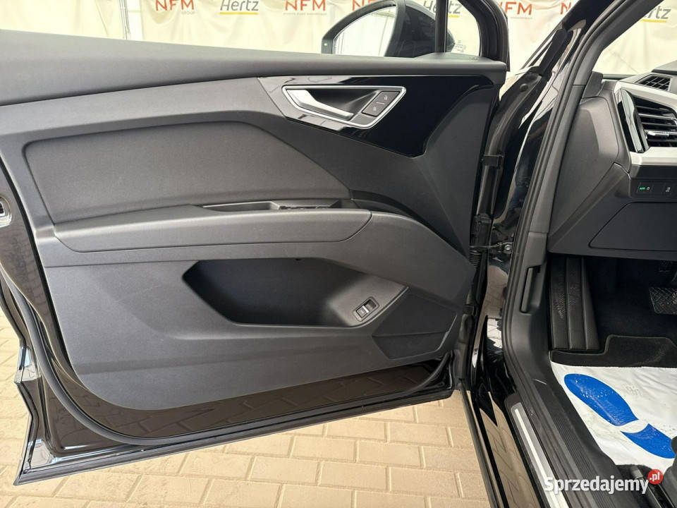 Audi Q4 Audi Q4 etron Advanced 40 00 40204 Salon przyciemniane szyby Q4 Warszawa sprzedam