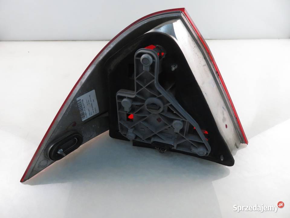 LAMPA PRAWA TYLNA MERCEDES W203
