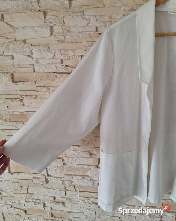 Biała marynarka żakiet z kieszeniami 40 classy