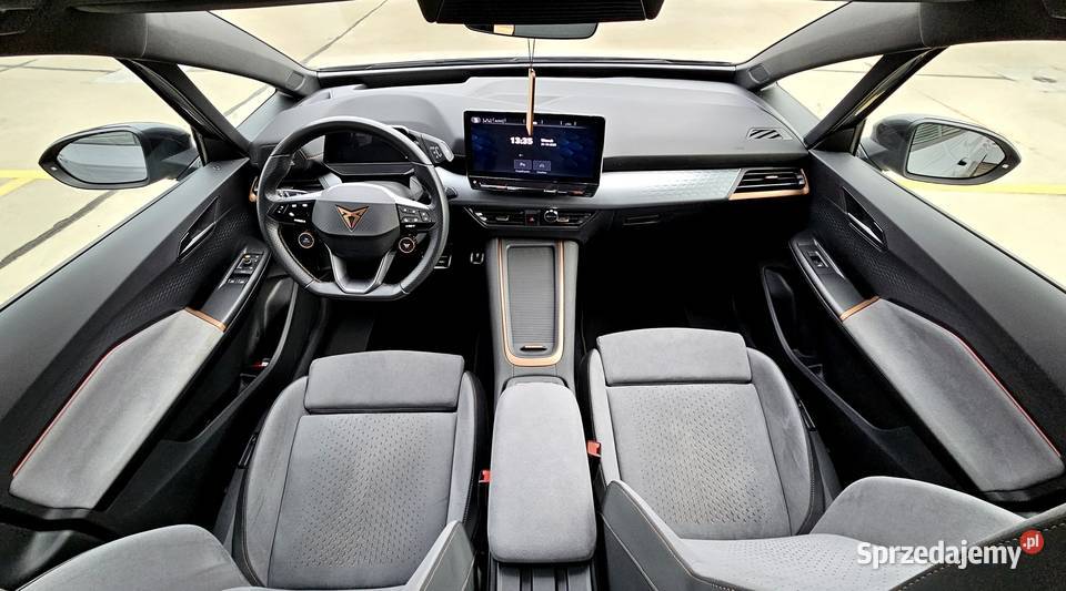 Cupra Born 231 pełna HUD Masaże szklany dach nieuszkodzony