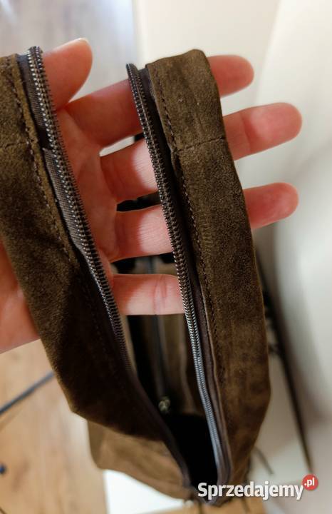 Czekoladowa torebka zamszowa hobo frędzle Żabiczyn