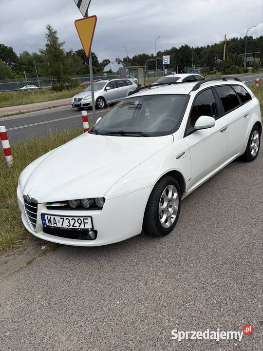 Alfa Romeo 159 Biało Czerwona nieuszkodzony Warszawa sprzedam
