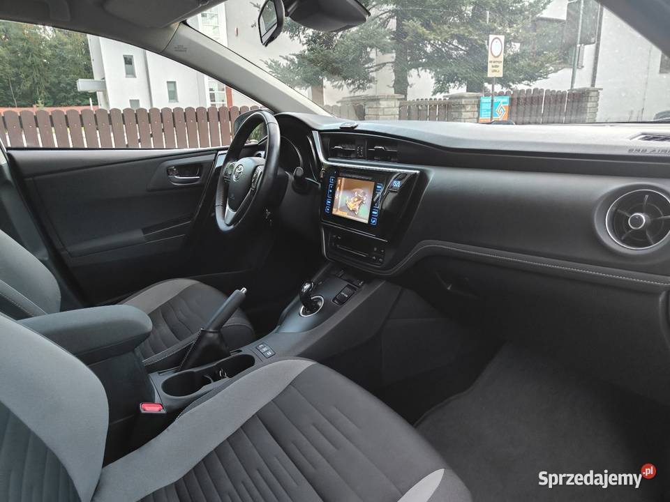 Toyota Auris 18 Hybrid Borzęcin