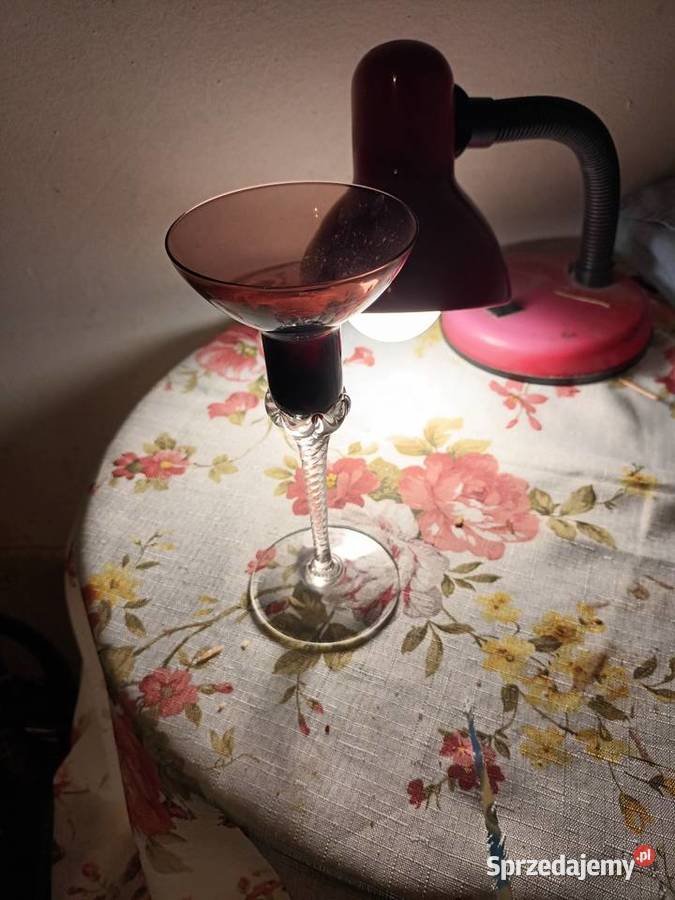 Czarką w kolorze różowołososiowym