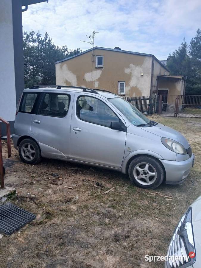 Toyota Yaris Verso 13 benzyna klima kupiony w Polsce Częstochowa sprzedam