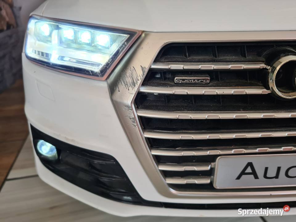 Audi Q7 na akumulator na pilot Steklno