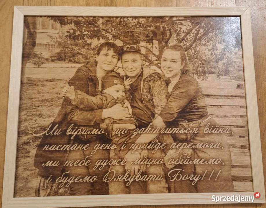 Portret na zamówienie wypalany w drewnie