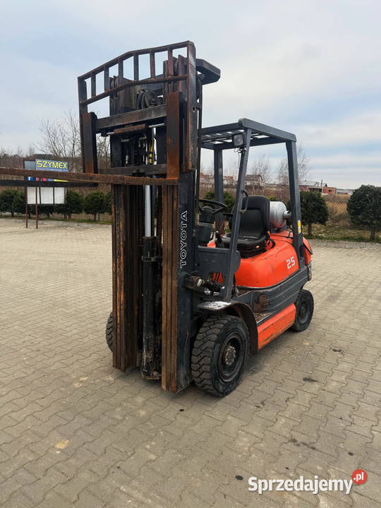 wózek widłowy TOYOTA 6FGF25 LPG Triplex 550m Działoszyn sprzedam