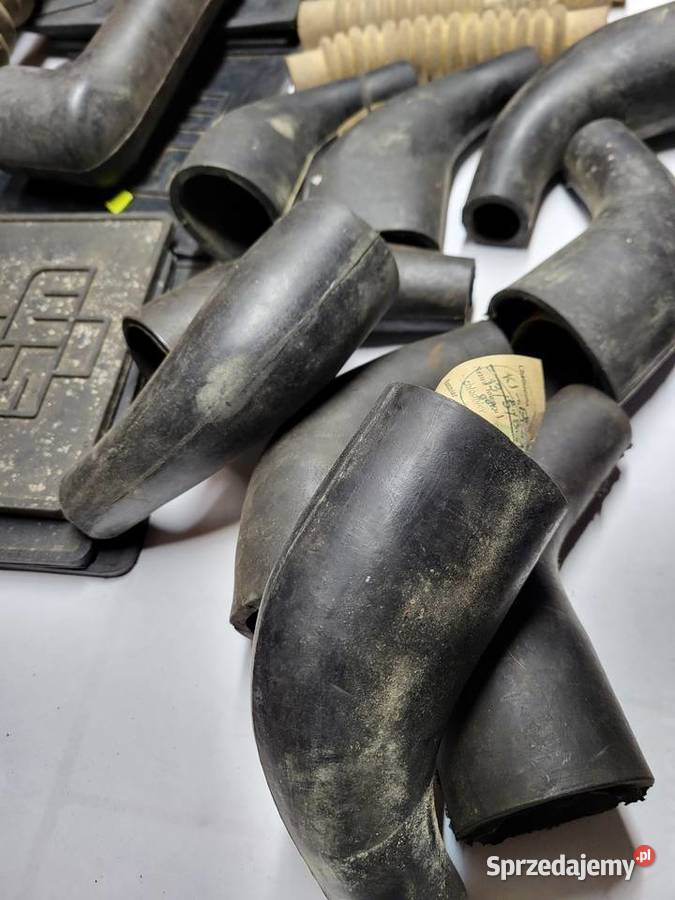 Syrena fabrycznie nowa rura gumowa króciec wodny Rok produkcji 1982 Węże chłodnicy Chodzież