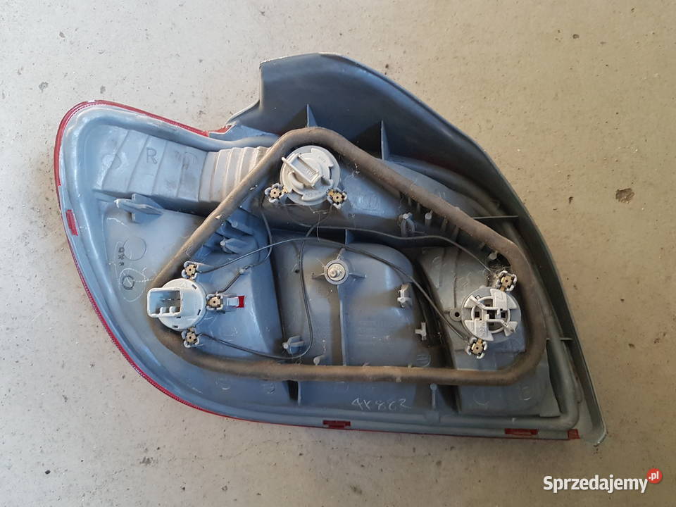 TOYOTA YARIS 1 LAMPA TYLNA PRAWA KOITO 52004 osobowe Turek