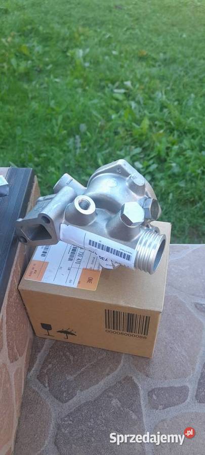 Obudowa termostatu bmw e30i 1989r sprzedam