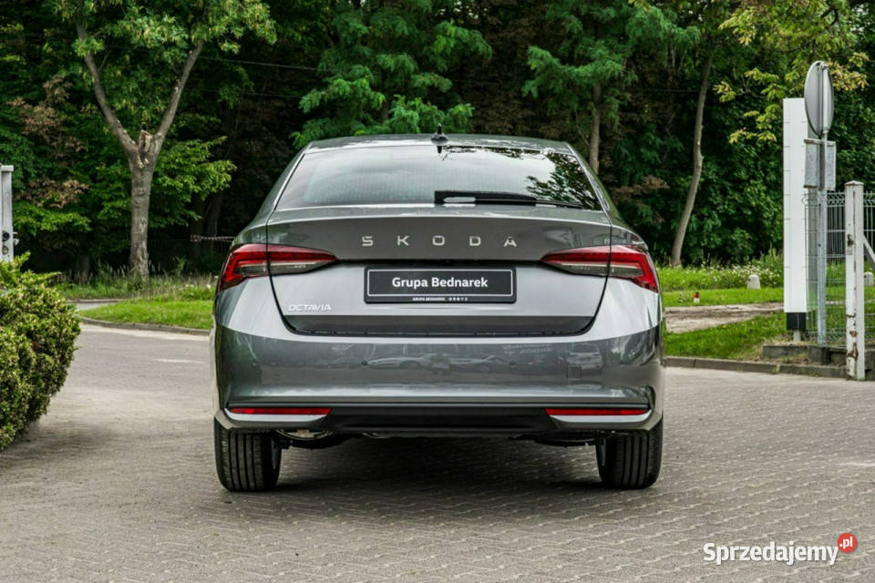 koda Octavia Drive Selection 15 TSI mHEV 150 DSG światła do jazdy dziennej Łódź