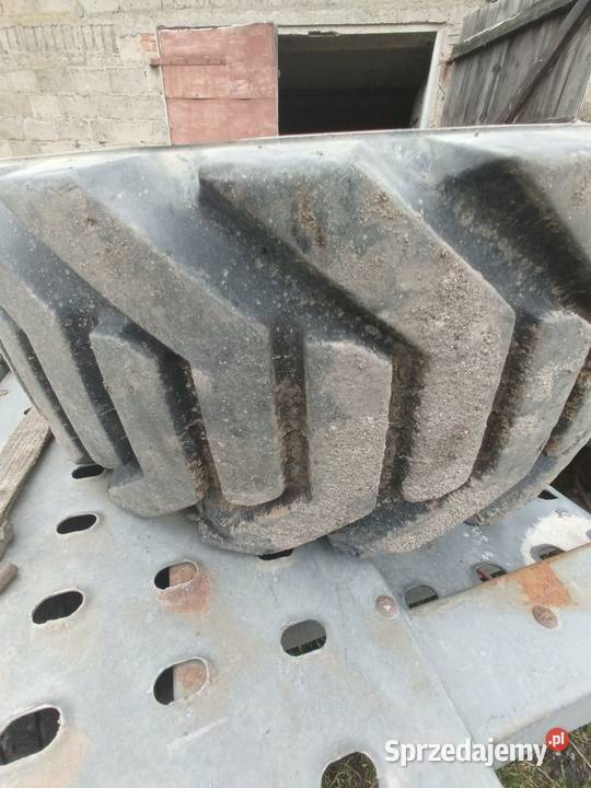 Pełne opony 35555D635